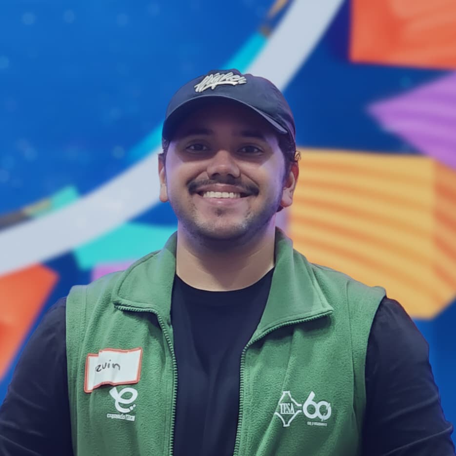 Portrait of Kevin Bravo, software engineer